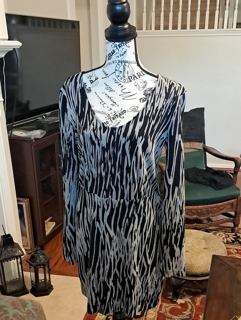 Black and White Abstract Print Long Sleeve Dress